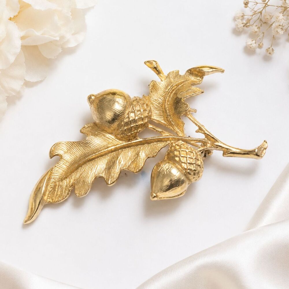 Vintage Gold Tone Acorn Cluster Oak Leaf Nature Brooch Pin